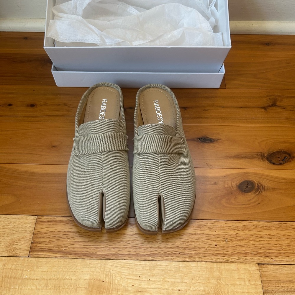 Women’s Tabi Slides sz 7.5